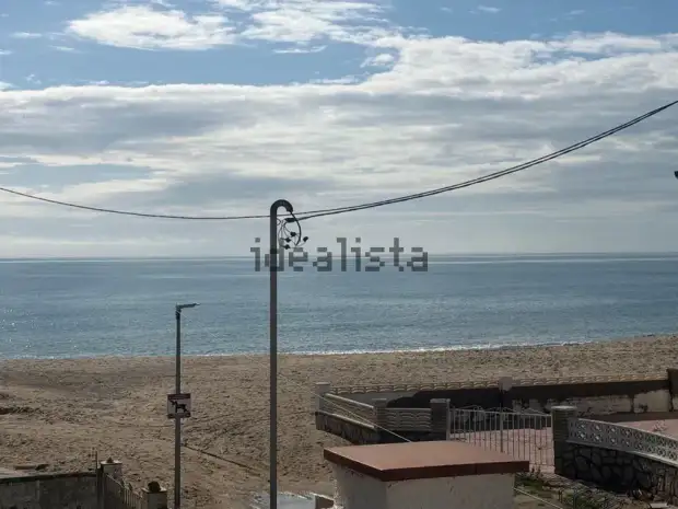 Pareado en 1ª línea de mar · foto 14