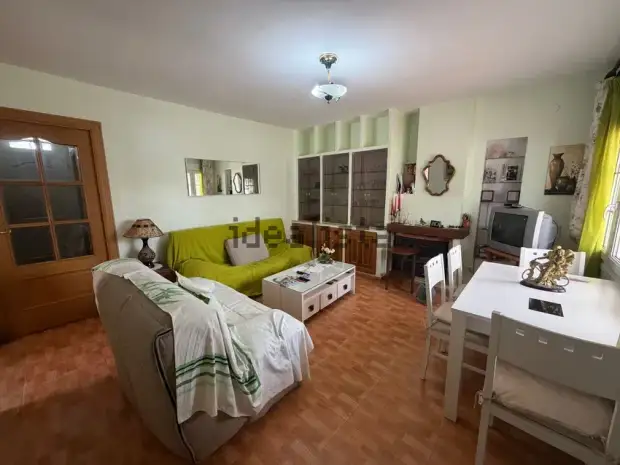Chalet individual con gran jardín privado · foto 2