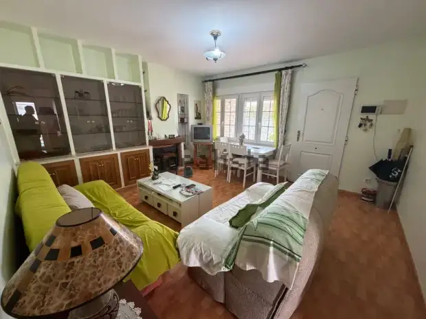 Chalet individual con gran jardín privado · foto 3