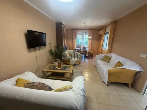 Chalet individual dividida en 2 viviendas · foto 2