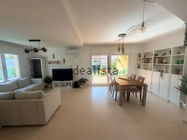 Magnífico pareado esquinero con gran jardín privado · foto 3