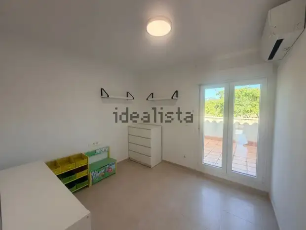 Magnífico pareado esquinero con gran jardín privado · foto 9