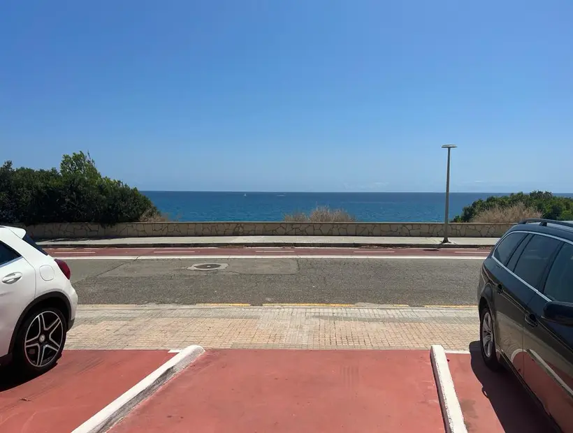 Bonito adosado en 1ª línea de mar · foto 2