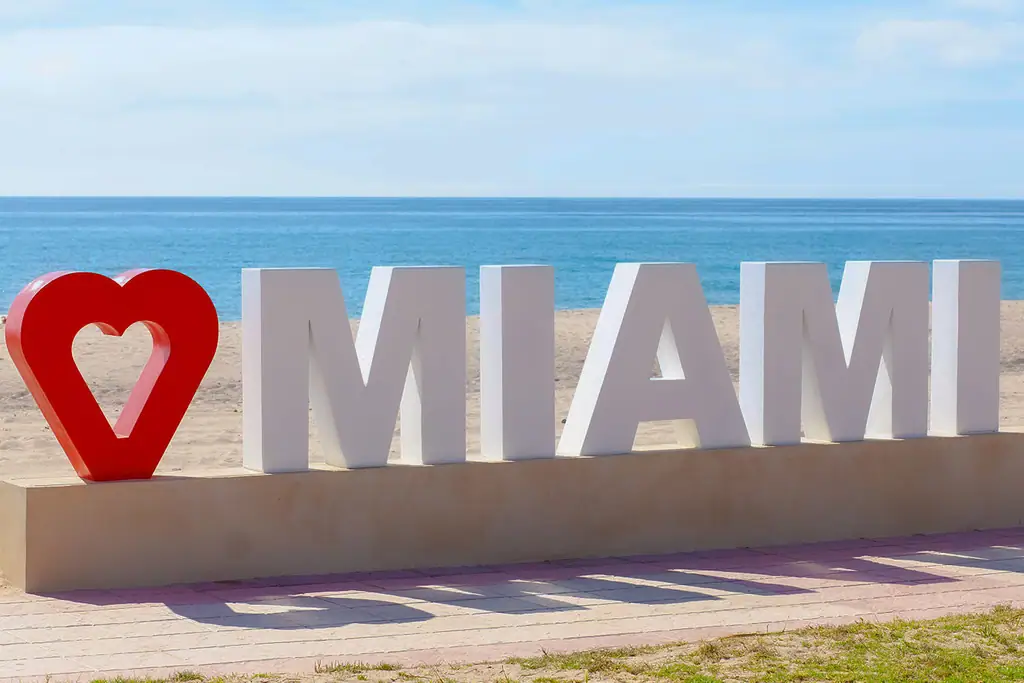 Letras de Miami en la playa
